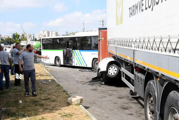bakim-sonrasi-teste-cikarilan-otobus-freni-bosalinca-7-araca-carpti-1629904551736.jpg Bakım sonrası teste çıkarılan otobüs freni boşalınca 7 araca çarptı - 1