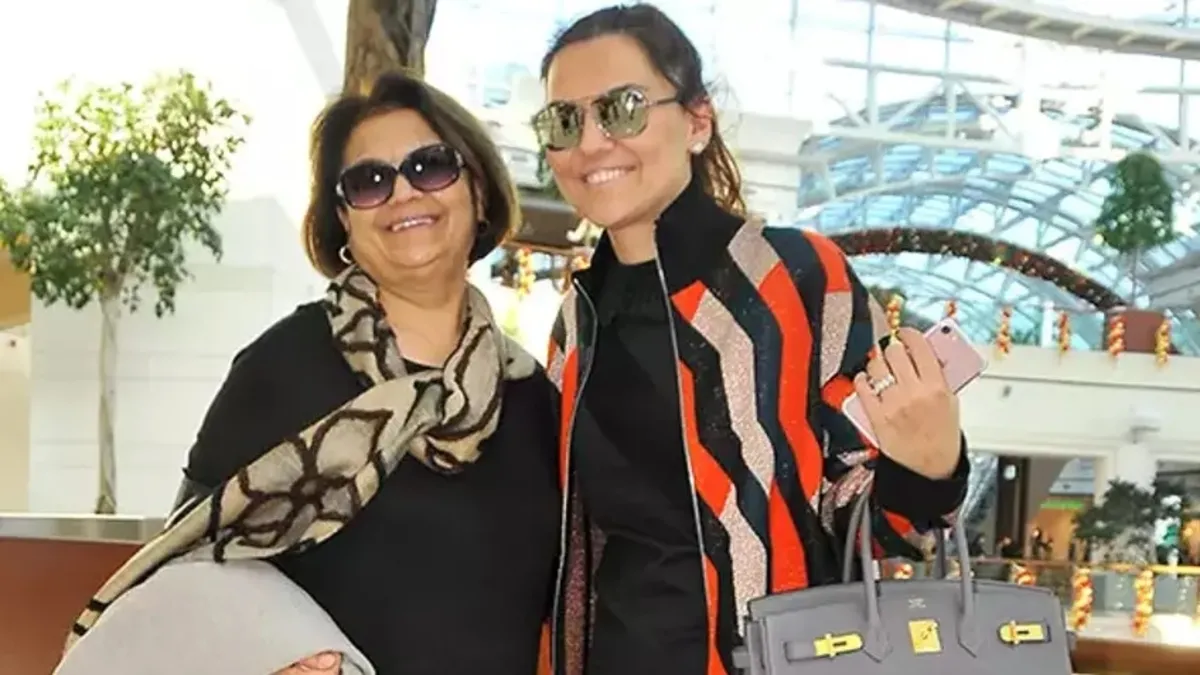 Demet Akalın kaza geçiren annesinin son halini paylaştı