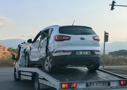 Bursa'da takla atan otomobil karşı şeride daldı: 2 yaralı