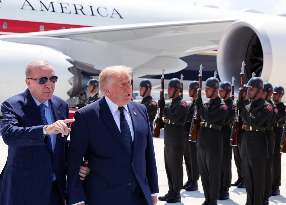 baskan-erdogan-ve-trump-arasinda-samimi-pozlar-fox-newsten-dikkat-ceken-yorum-1783426680806.jpg Başkan Erdoğan ve Trump arasında samimi pozlar! Fox News'ten dikkat çeken yorum - 2