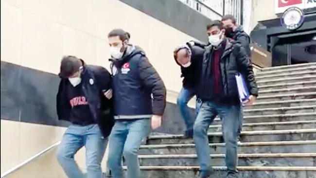 Ankara’da merdiven altında üretilen sahte altınlar ev hanımları üzerinden piyasaya sürüldü - 4