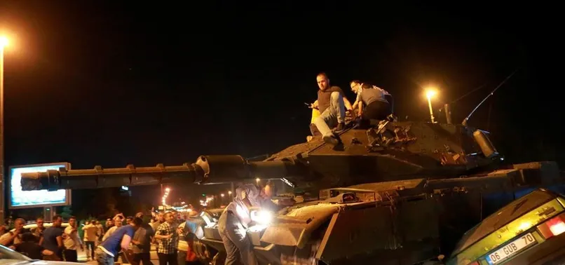 Burhan Kuzu: FETÖ'nün askeriyedeki beli kırıldı