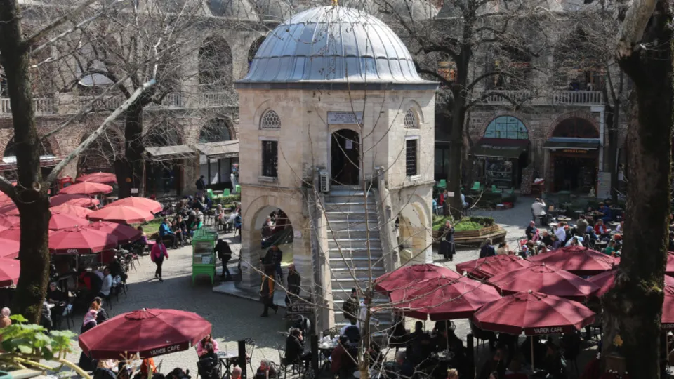 500 yıllık handa bulunan mescit mimarisiyle dikkat çekiyor