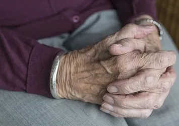 Uzun yaşamın sırrı bulundu! 100 yaşını geçen insanların ortak özelliği...