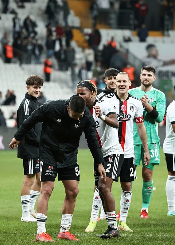 Erman Toroğlu’ndan kırmızı kart ve penaltı değerlendirmesi! Josef kırmızı kart ile atılmalı mıydı? Sergen Yalçın’ın kırmızı kartı doğru muydu?