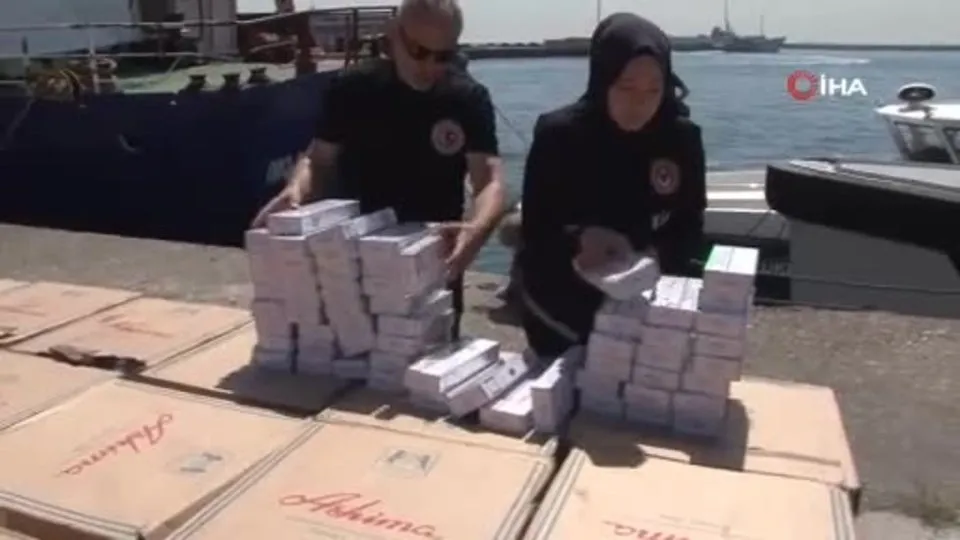 Zeytinburnu açıklarında 144 bin 280 paket kaçak sigara ele geçirildi
