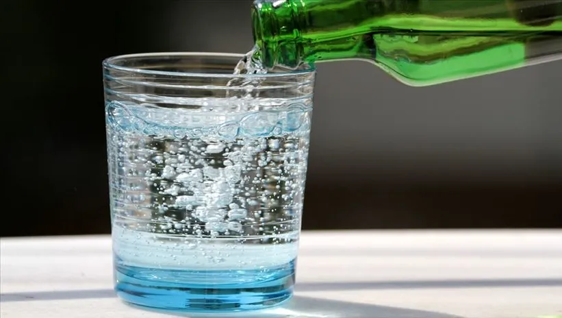 Maden suyu osteoporoz riskini azaltıyor! Günde 2 şişe içerseniz...