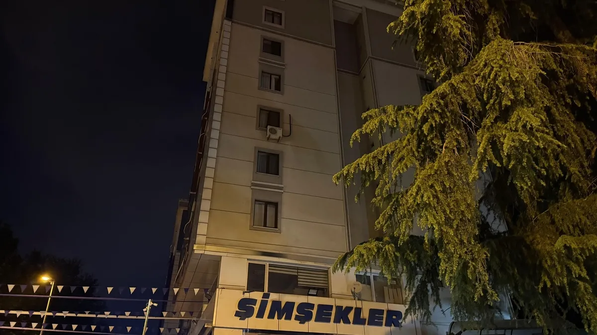 Ataşehir’de doğalgaz parlaması panik yaratıp genç kızı 5. kattan attı!