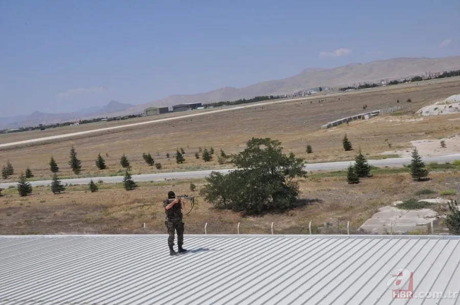 Keskin nişancılar jet üssünde 'kuş uçurtmuyor' 7