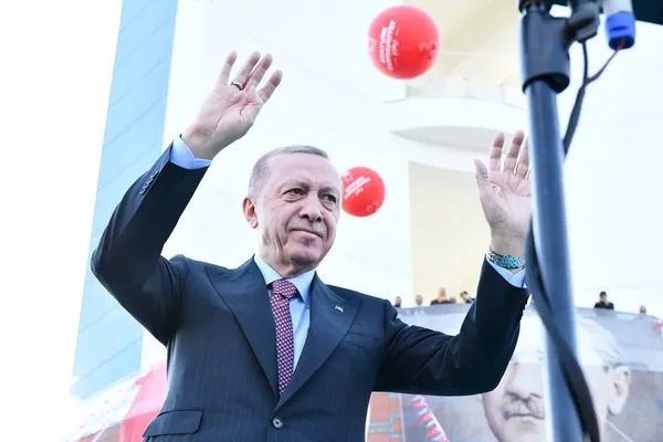 1710777601706.jpg Başkan Erdoğan ABB Başkan adayı Turgut Altınok'a övgüler dizdi: Ankara'da hayır duaları edilecek | CHP'li Yavaş'a hizmet ayarı: Vizyonsuzluğu, programsızlığı, esersizliği dizayn edilen bir aday... - 1