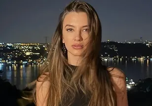 Oyunculuktan şarkıcılığa geçiş yaptı