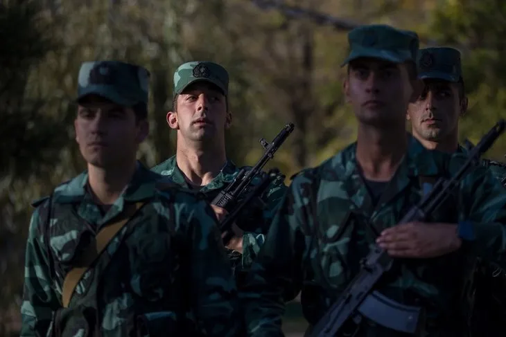 Ermenistan işgalinden kurtarılan Azerbaycan'ın Zengilan kentindeki karakollara bayrak çekildi