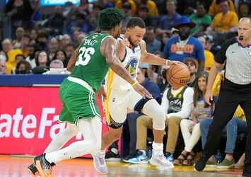 Boston Celtics Golden State Warriors karşısında son periyotta coştu!