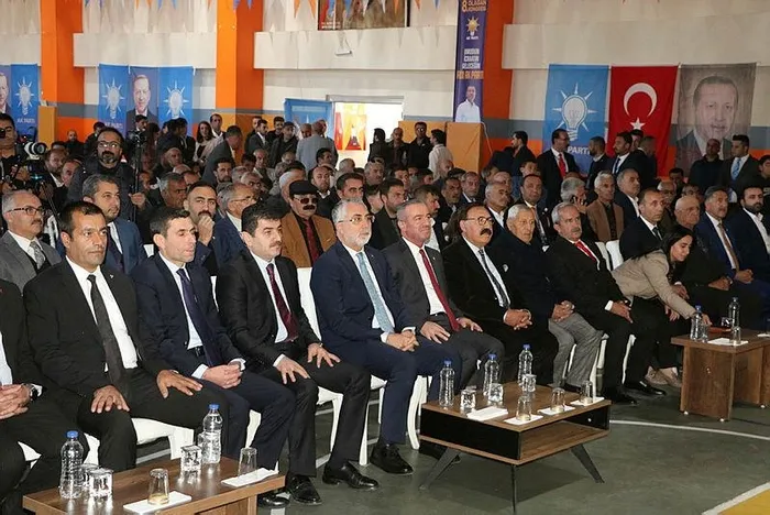 bakan-isikhandan-tusas-saldirisina-iliskin-aciklama-turkiyenin-bagimsizligina-yapilmis-menfur-bir-saldiridir-1729954866845.jpeg Bakan Işıkhan'dan TUSAŞ saldırısına ilişkin açıklama! "Türkiye'nin bağımsızlığına yapılmış menfur bir saldırıdır" - 1