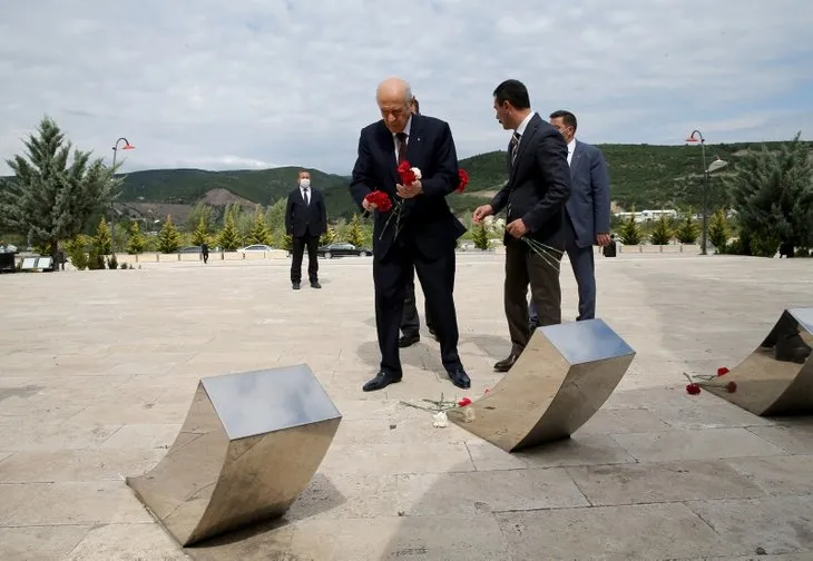 MHP Genel Başkanı Bahçeli Ülkücü Şehitler Anıtı’nı ziyaret etti