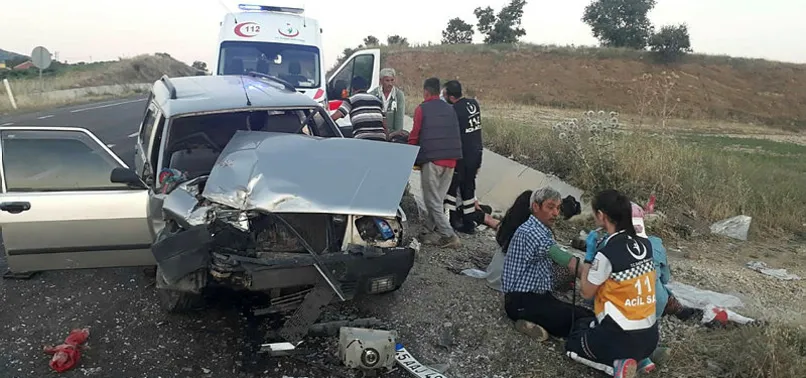 Manisa'da trafik kazası kazası: 12 yaralı