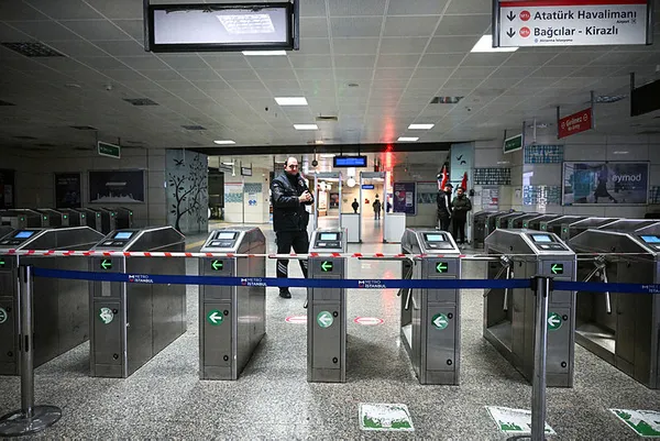 Yola çıkacaklar dikkat! İstanbul'da bazı metro seferler yapılamıyor - 1