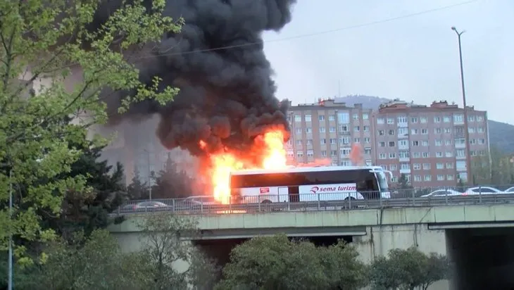 Ümraniye TEM Otoyolu’nda yolcu otobüsü alev alev yandı!