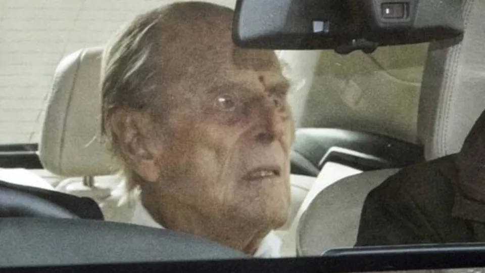 Kraliçe Elizabeth’in eşi Prens Philip hastaneden taburcu oldu! Son hali şoke etti