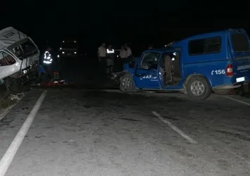 Askerleri taşıyan araç kaza yaptı: 1 şehit