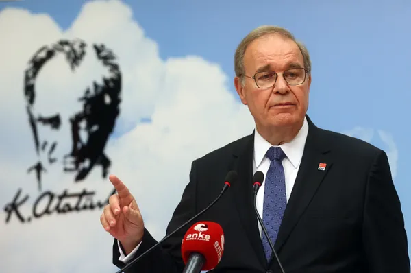 chp-sozcusu-oztrak-kilicdaroglunun-kayip-8-saatini-soran-gazeteciyi-azarladi-bu-yapilan-gazetecilik-degil-ayip-1666026762887.jpg CHP Sözcüsü Öztrak 'Kılıçdaroğlu'nun kayıp 8 saatini' soran gazeteciyi azarladı: Bu yapılan gazetecilik değil ayıptır - 1