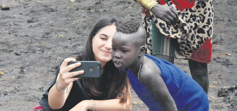 20 yaşındaki Başak hayalinin peşinden gitti, Nepal'de öğretmenlik yaptı