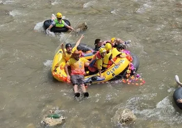 Kosova'da şambrel ile rafting heyecanı