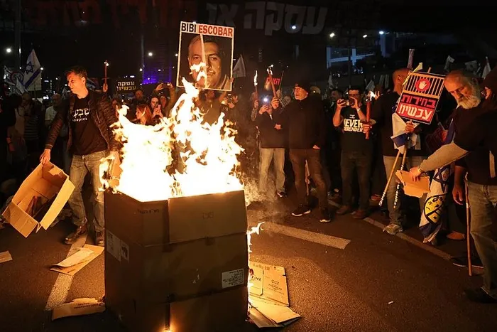 Binlerce İsrailli Gazze için Tel Aviv sokaklarında! Katil Netanyahu’ya istifa ve erken seçim çağrısı: Hemen şimdi erken seçim