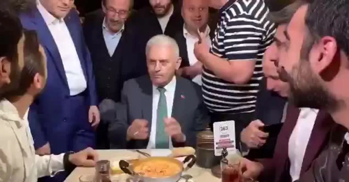 Binali Yıldırım'dan Çengelköylülere sürpriz! O anları Twitter'dan paylaştı
