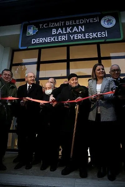 Kemal Kılıçdaroğlu’nun şehit yakınına küfreden Lütfü Türkkan ile açılışa katılması tepki çekti