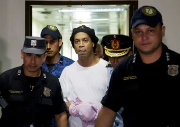 Ronaldinho cezaevinde kurtlarını dökecek!