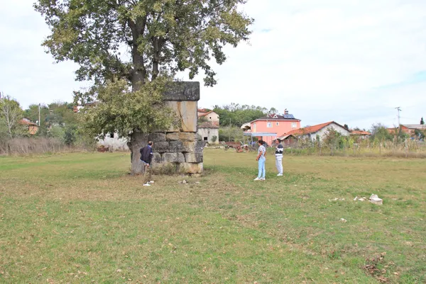 Kocaeli’nde 2 bin senelik lahde kazınmış cümleler görenleri şaşkına çeviriyor