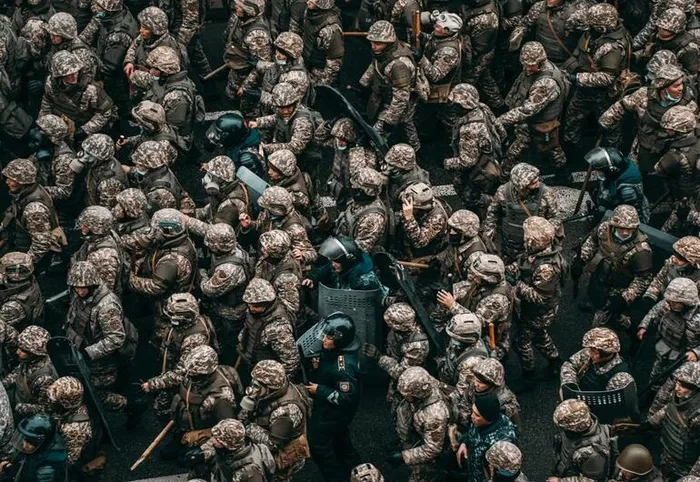 Son dakika: Kazakistan’da neler oluyor? Ülkede operasyonlar başladı: Vatana ihanet suçlamasıyla tutuklandı! 2 bin 500 asker ülkeye ulaştı