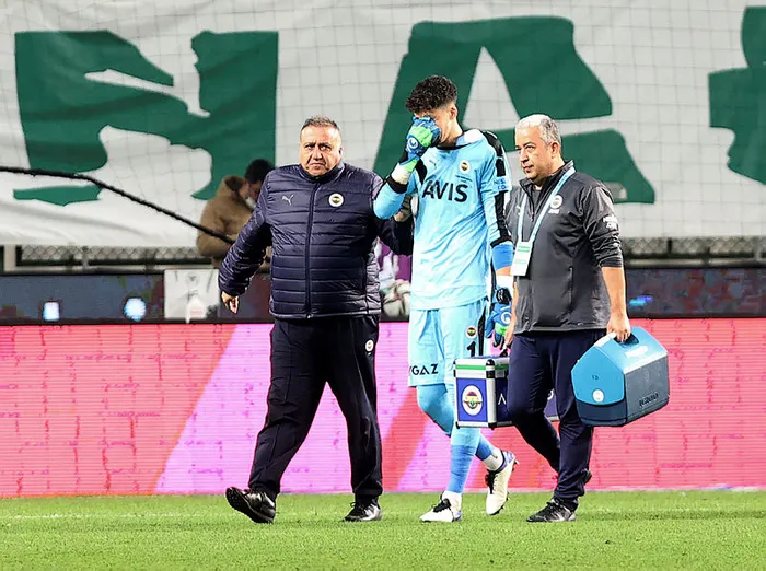 Fenerbahçe’nin kalecisi Altay Bayındır ameliyat oldu