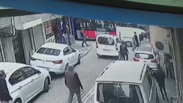 Son dakika: Zeytinburnu'nda tramvayla panelvan araç çarpıştı! - 3