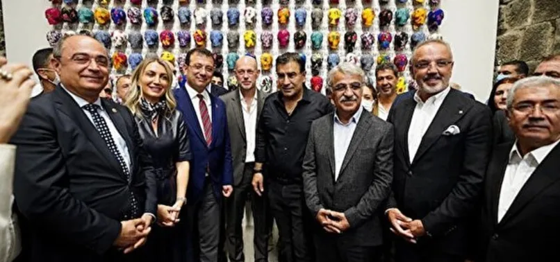 İBB Başkanı Ekrem İmamoğlu HDP'lilerle sergi açılışına katıldı! Diyarbakır annelerini ziyaret etmedi