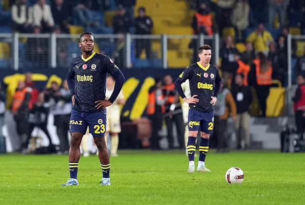 ankaragucu-fenerbahce-canli-yayin-ztkda-sari-lacivertli-gece-basladi-1709059386901.jpg Ankaragücü ZTK'da Fenerbahçe'ye mağlup etti! Sarı-lacivertli ekip çeyrek finalde havlu attı - 2