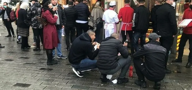 Taksim'de akılalmaz manzara! Yasağa uydular ama...