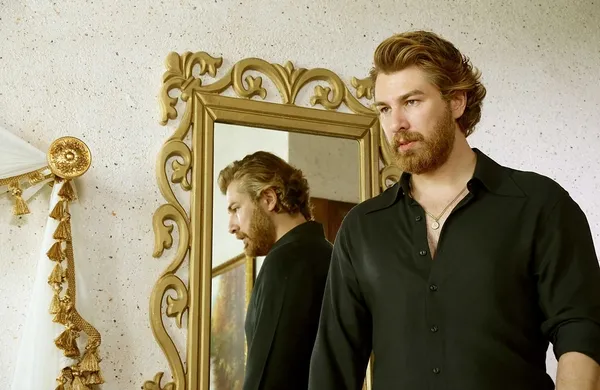 Bir Zamanlar Çukurova sosyal medyanın gündemine oturdu! Demir’in geçmişi, Hakan ve Züleyha’ya tokat gibi çarptı