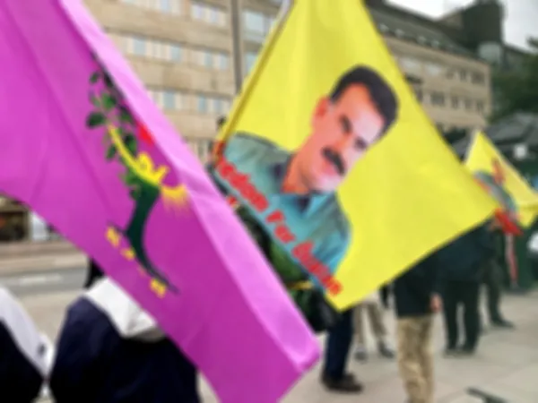 pkklilar-isvecte-fink-atiyor-bu-kafayla-nato-zor-1662824183194.jpeg Bu kafayla NATO zor! PKK'lılar İsveç'te fink atıyor - 1