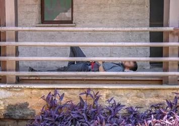 Antalya'da tarihi çarşıda içler acısı manzara! Vatandaş tedirgin: Acaba bize saldırırlar mı?
