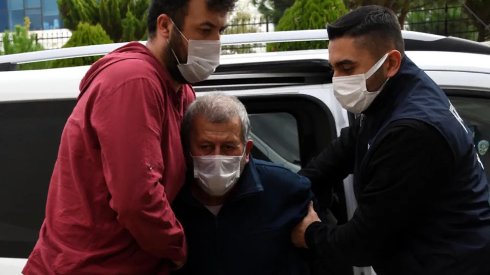 Gelinini öldürüp, testere ile parçalara ayıran kayınpederin anlattıkları kan dondurdu!