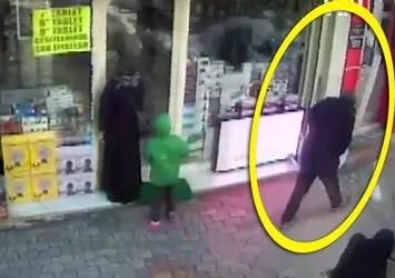 Çatıdan düşen buz parçalarıyla yaralandı