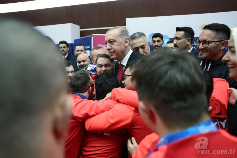 Başkan Recep Tayyip Erdoğan AK Parti genel merkezinde engelli sporcularla bir araya geldi 1