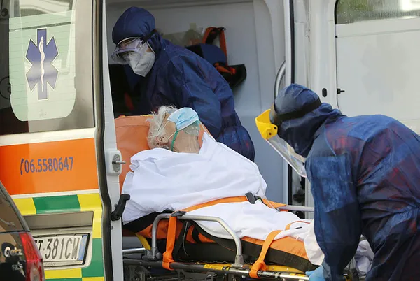 İtalya'da Kovid-19 salgınında günlük yeni vaka sayısı 40 bin sınırında... - 1