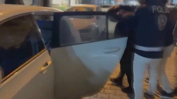 fatihte-silahli-banka-soygunu-112-bin-lira-alan-supheli-yakalandi-1770415768683.jpg Fotoğraf (DHA)