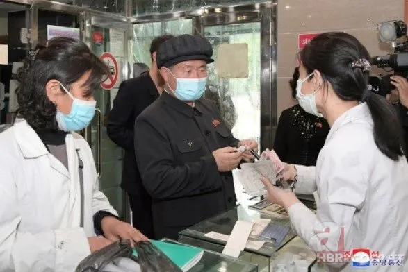 Kuzey Kore’de koronavirüs vakalarında patlama: 3 milyon kişi pozitif! Kim Jong-un’dan maskesiz ve mesafesiz tören