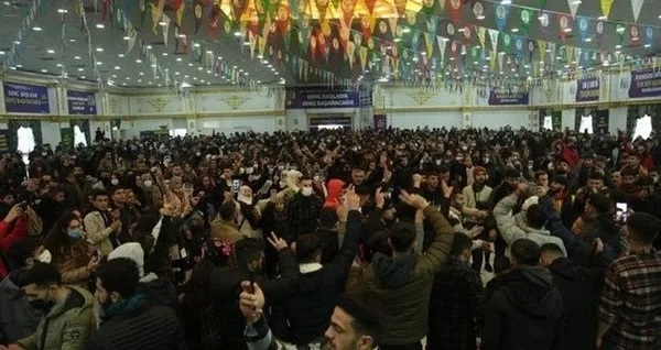 diyarbakirda-hdpnin-duzenledigi-kongre-hakkinda-yeni-gelisme-cumhuriyet-bassavciligi-kararini-verdi-1640626606401.jpg Diyarbakır'da HDP'nin düzenlediği kongre hakkında yeni gelişme! Cumhuriyet Başsavcılığı kararını verdi - 2