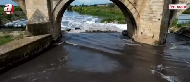 Ergene Nehri’nde çevre kirliliği! Simsiyah akan nehir kokuyor