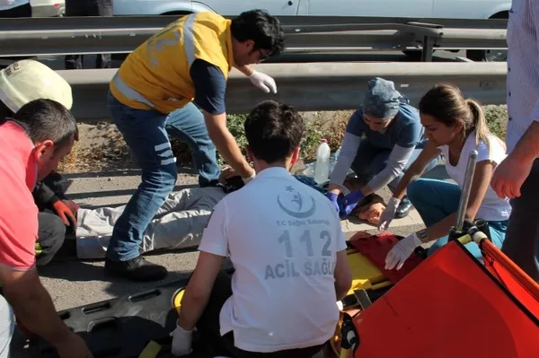 TIR karşı yönden gelen servis minibüsüne çarptı! - 1